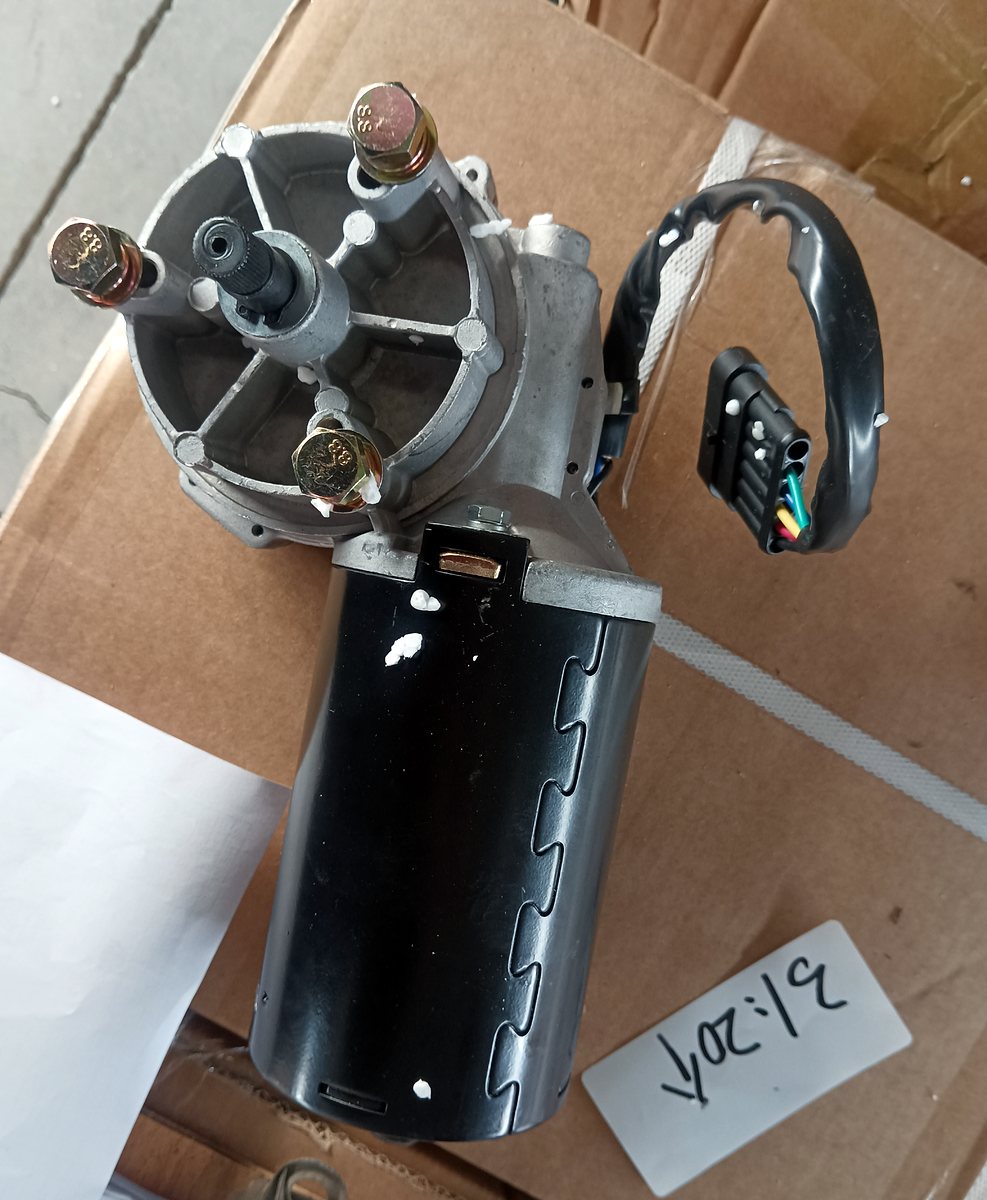 Электродвигатель стеклоочистителя 24V Yutong ZK6126 (3741-00075) Электродвигатель стеклоочистителя 24V Yutong ZK6126 (3741-00075)