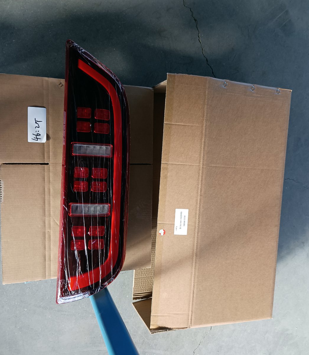 Фонарь задний правый LED Yutong ZK6126 (4133-00185) Фонарь задний правый LED Yutong ZK6126 (4133-00185)